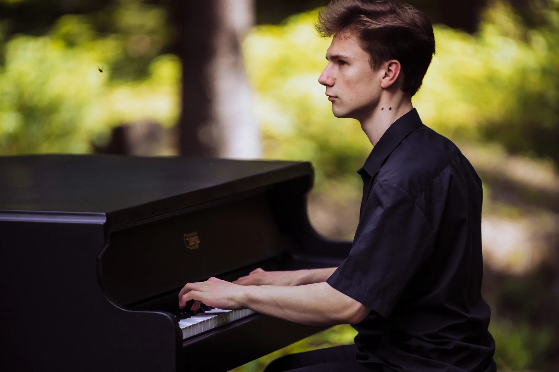 Cadenza piano urban setting